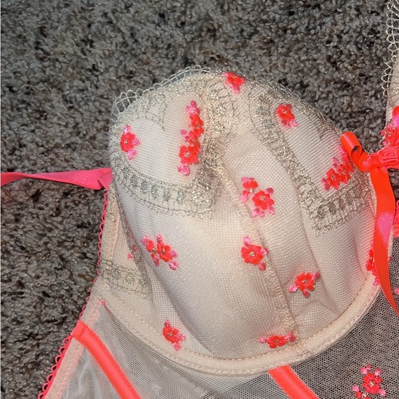 Victoria secret corset - Picture 3 of 6